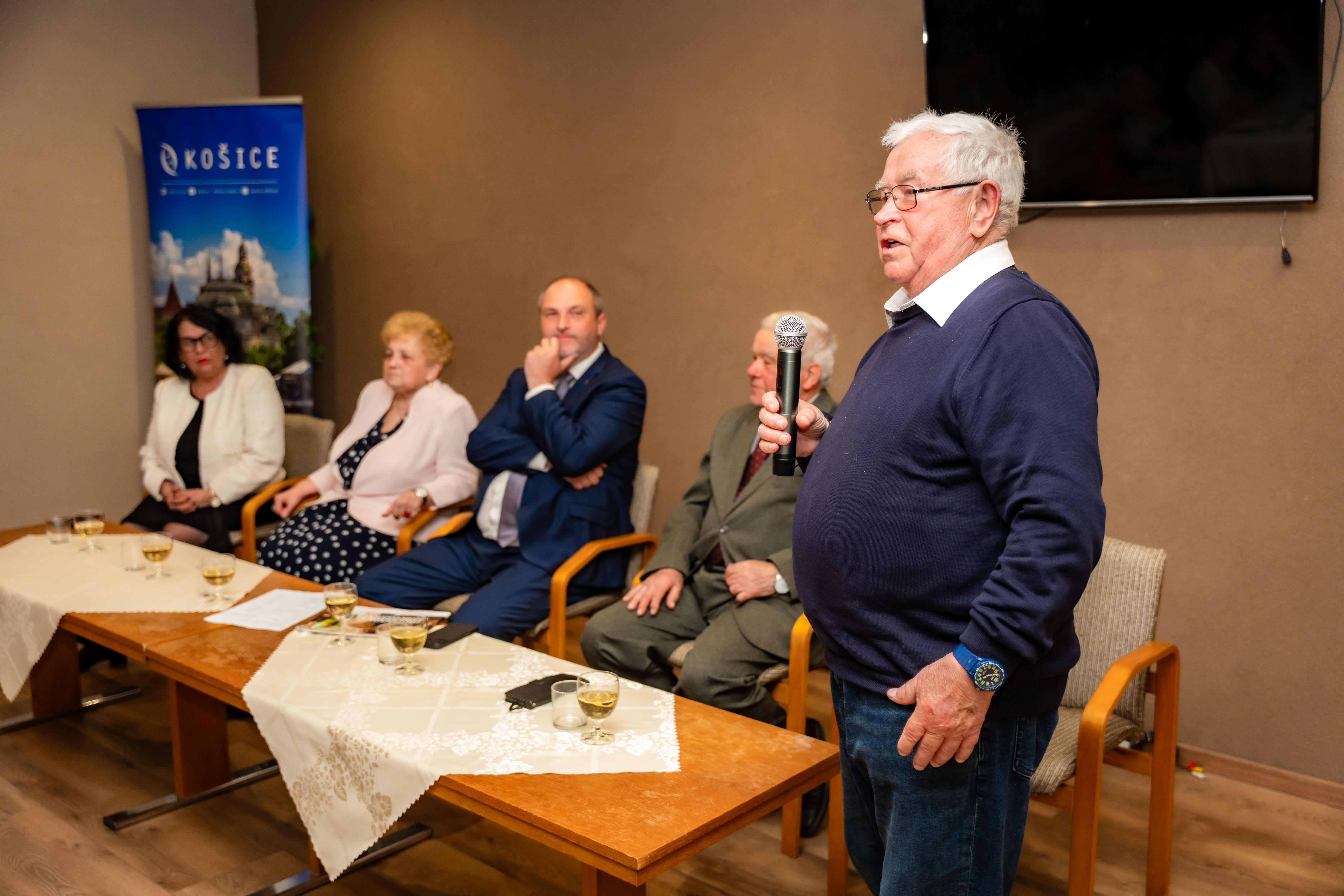 Navsteva klubu krestanskych seniorov v MC Kosice - Nad jazerom-1-11